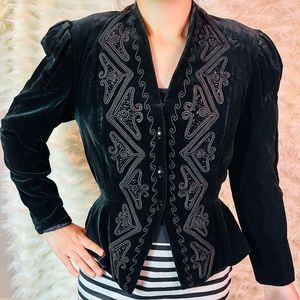 Vintage black velvet with embroidered accents and breading size S